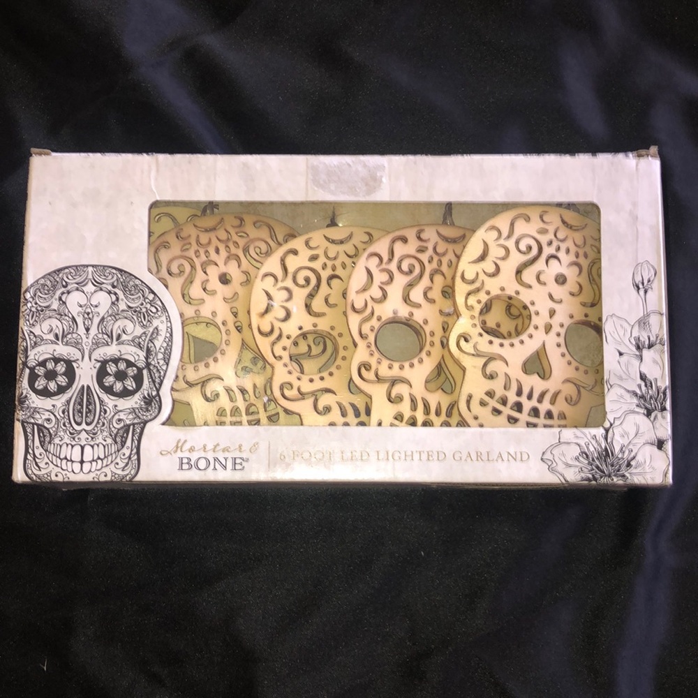 Skull garland